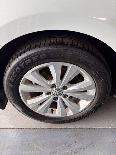 2015-Volkswagen-Golf-VII-14-TSI-Comfortline_16