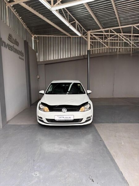 2015-Volkswagen-Golf-VII-14-TSI-Comfortline_4