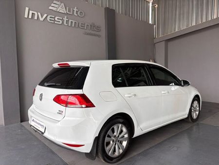 2015-Volkswagen-Golf-VII-14-TSI-Comfortline_5