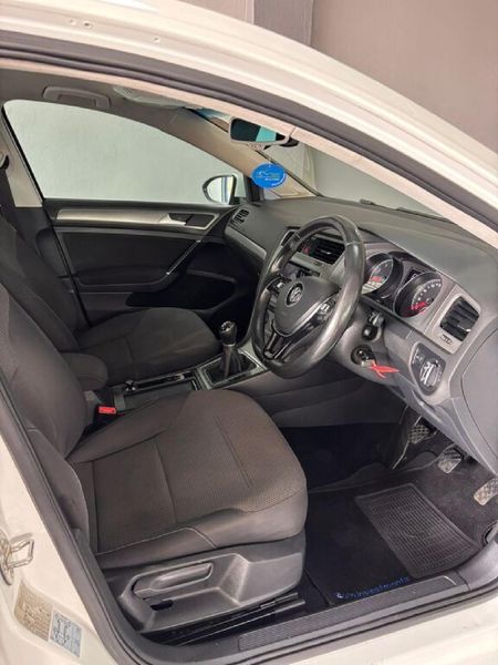 2015-Volkswagen-Golf-VII-14-TSI-Comfortline_8