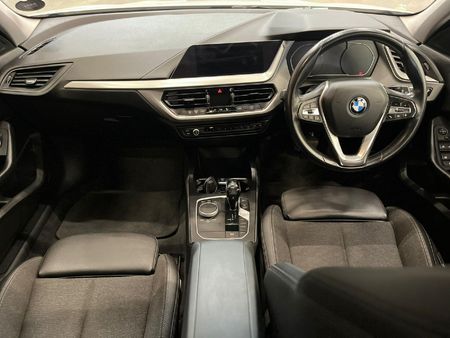 2020-BMW-1-Series-118i_9
