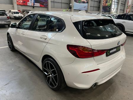 2020-BMW-1-Series-118i_4