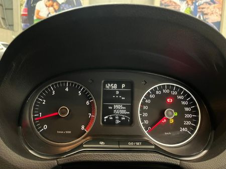 2011-Volkswagen-Polo-16-Comfortline-Auto-5-dr_10