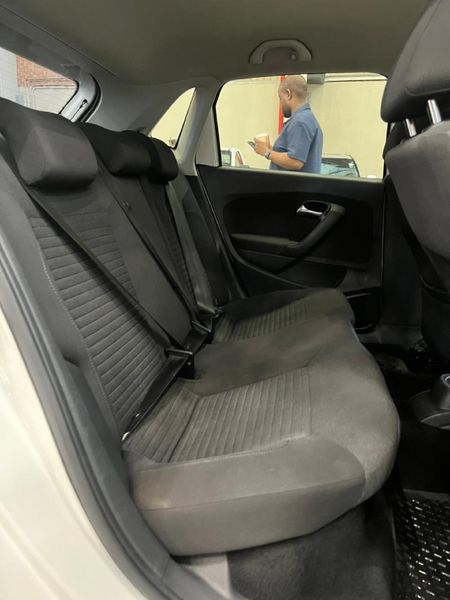 2011-Volkswagen-Polo-16-Comfortline-Auto-5-dr_11