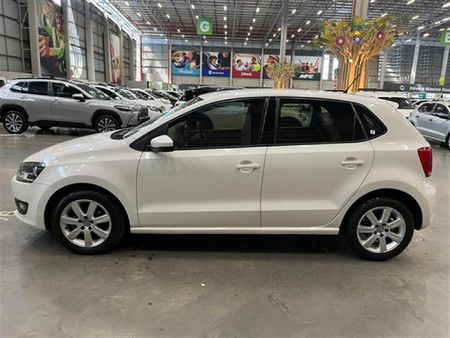 2011-Volkswagen-Polo-16-Comfortline-Auto-5-dr_5