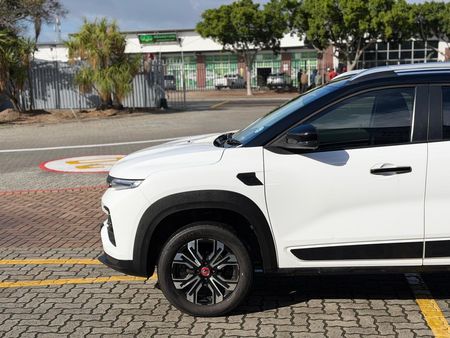 2023-Renault-Kiger-10T-Intens-Auto_4
