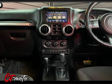 2015-Jeep-Wrangler-Unlimited-Sahara-36-V6-Auto_13