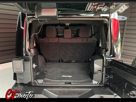 2015-Jeep-Wrangler-Unlimited-Sahara-36-V6-Auto_7