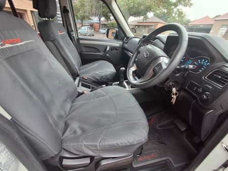 2021-Mahindra-Pik-Up-Karoo-Edition_6