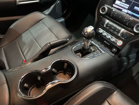 2016-Ford-Mustang-V8_11