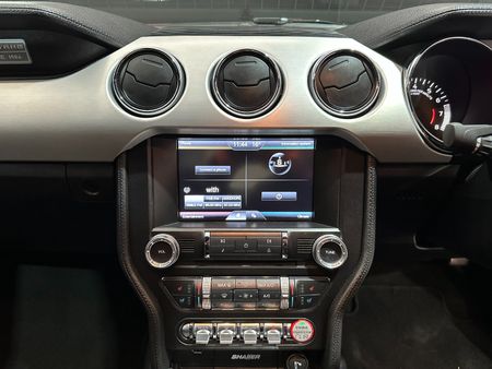 2016-Ford-Mustang-V8_12