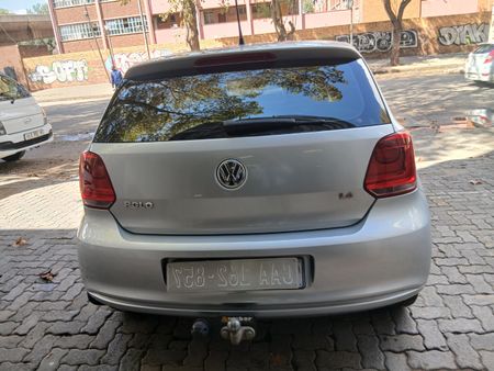 2012-Volkswagen-Polo-14-Trendline-5-dr_12