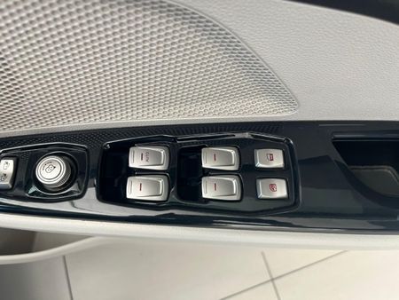 2020-Mahindra-XUV-300-15D-W8_13
