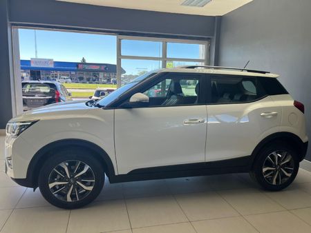 2020-Mahindra-XUV-300-15D-W8_1