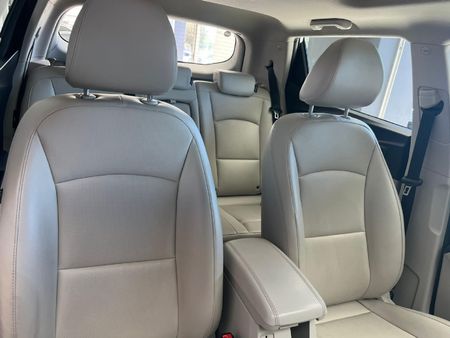 2020-Mahindra-XUV-300-15D-W8_4