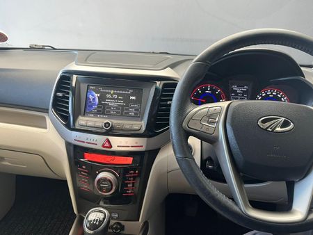 2020-Mahindra-XUV-300-15D-W8_8