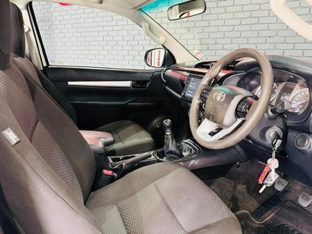 2021-Toyota-Hilux-24-GD-6-Raider-4x4-Single-Cab_10