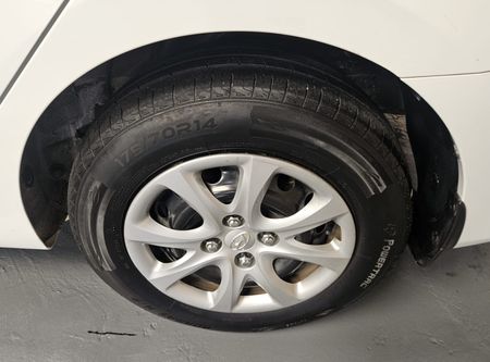 2012-Hyundai-Accent-16-GLS-Fluid-Auto_6