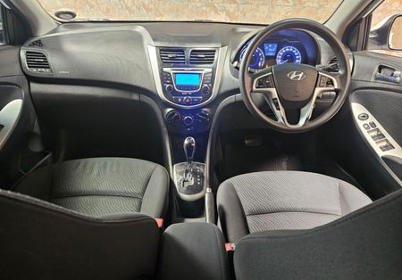 2012-Hyundai-Accent-16-GLS-Fluid-Auto_8