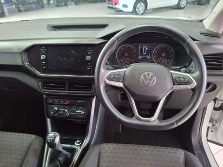 2022-Volkswagen-T-Cross-10-TSI-Comfortline_9