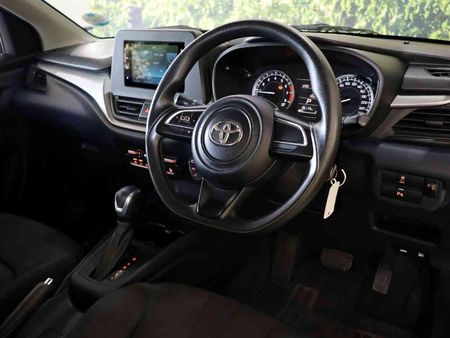 2025-Toyota-Starlet-15-XS-Auto_10