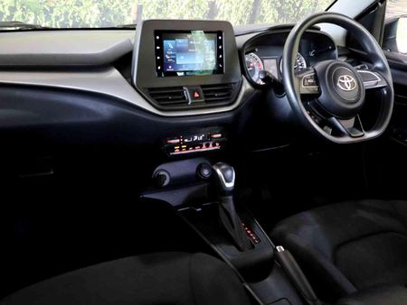 2025-Toyota-Starlet-15-XS-Auto_14