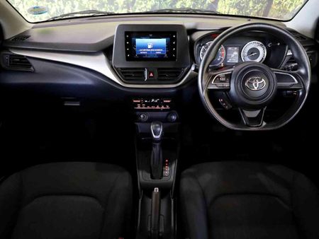 2025-Toyota-Starlet-15-XS-Auto_3
