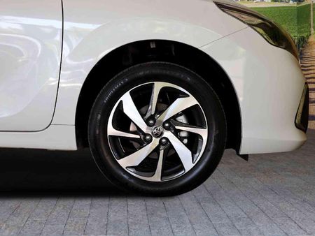 2025-Toyota-Starlet-15-XS-Auto_8