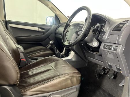 2014-Isuzu-KB-300-D-Teq-LX-Double-Cab_9