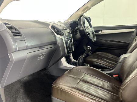 2014-Isuzu-KB-300-D-Teq-LX-Double-Cab_8