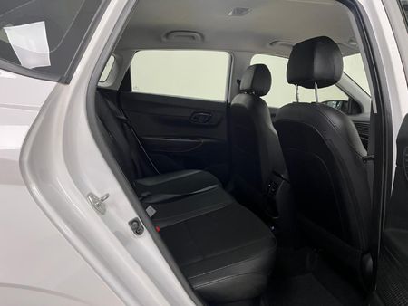 2024-Hyundai-i20-12-Motion_9