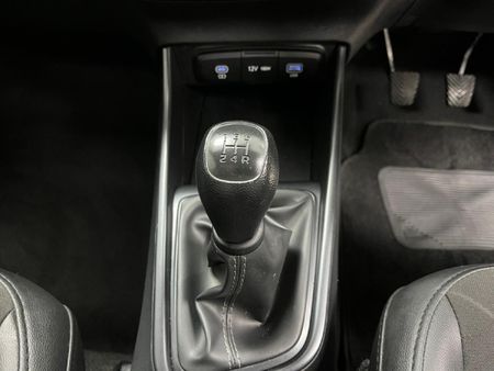 2024-Hyundai-i20-12-Motion_21