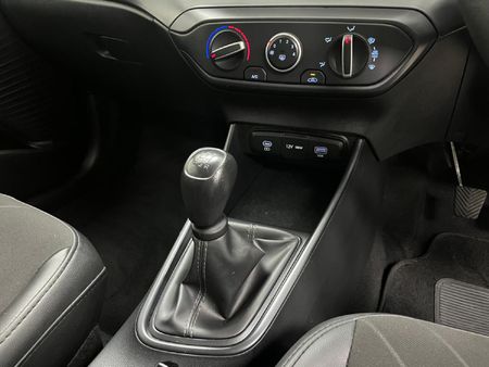 2024-Hyundai-i20-12-Motion_22