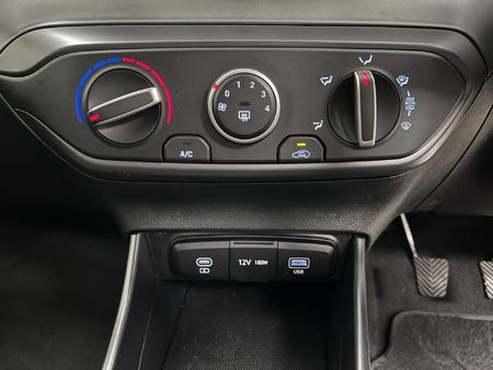 2024-Hyundai-i20-12-Motion_24