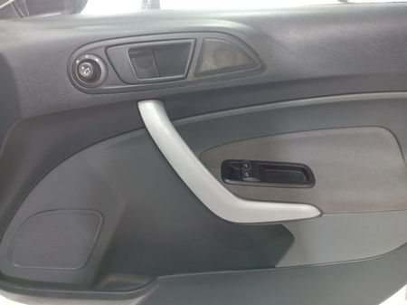 2016-Ford-Fiesta-10-EcoBoost-Titanium-Auto-5-dr_11