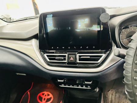 2022-Toyota-Starlet-15-XR-Auto_8