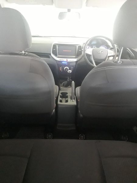 2022-Mahindra-XUV-300-15D-W6_10