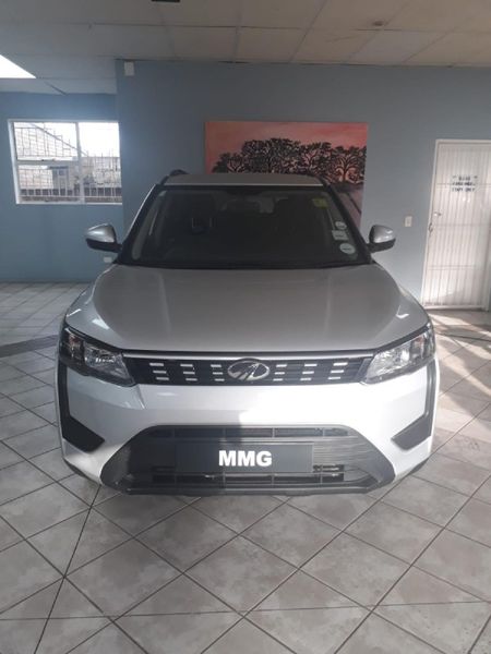 2022-Mahindra-XUV-300-15D-W6_1