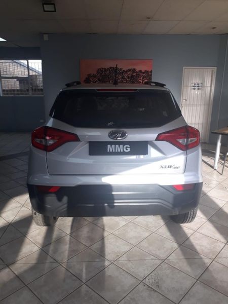 2022-Mahindra-XUV-300-15D-W6_2