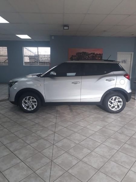 2022-Mahindra-XUV-300-15D-W6_3