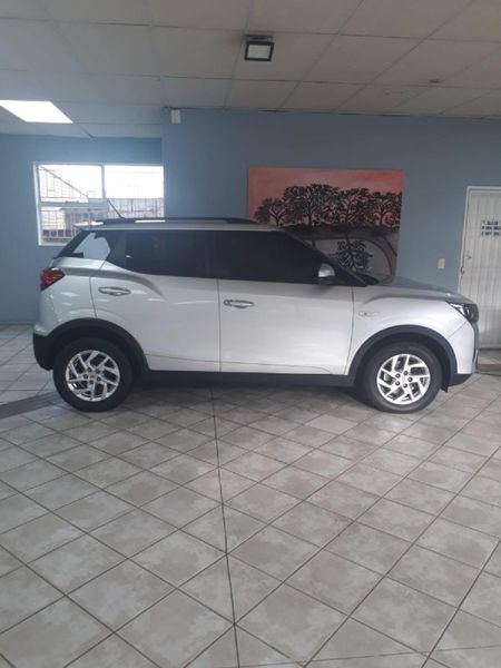 2022-Mahindra-XUV-300-15D-W6_4