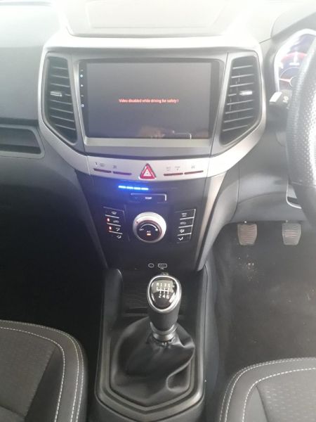 2022-Mahindra-XUV-300-15D-W6_5