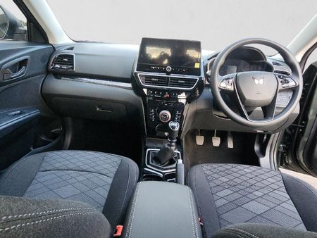 2026-Mahindra-XUV-3XO-12T-MX3_17