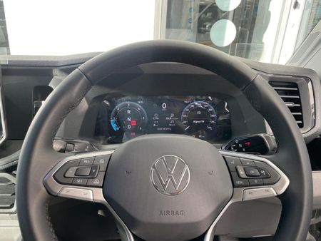 2026-Volkswagen-Crafter-35-20TDI-LWB-130kW-4mot-Auto-Panel-Van_11