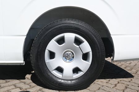 2021-Toyota-Quantum-25-D-4D-Sesfikile-16-seat_10