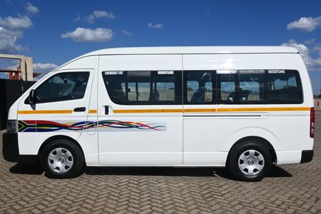 2021-Toyota-Quantum-25-D-4D-Sesfikile-16-seat_2