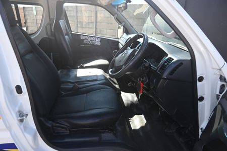 2021-Toyota-Quantum-25-D-4D-Sesfikile-16-seat_3