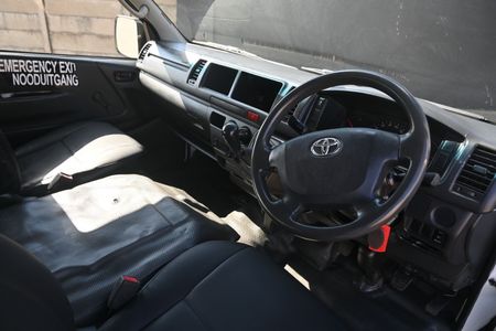 2021-Toyota-Quantum-25-D-4D-Sesfikile-16-seat_4