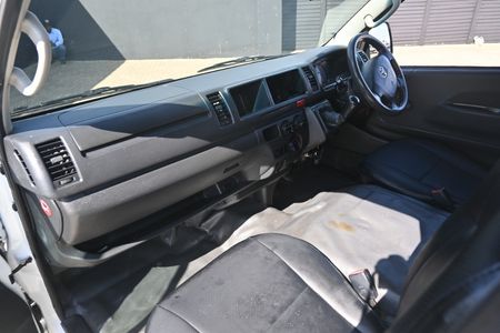 2021-Toyota-Quantum-25-D-4D-Sesfikile-16-seat_6