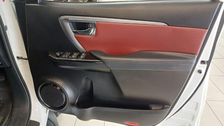 2025-Toyota-Fortuner-28-GD-6-RB-Auto_9